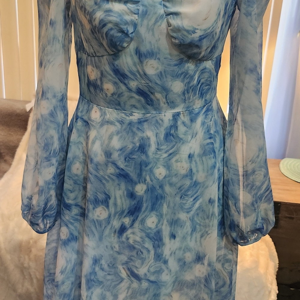 Chic Blue Patterned Backless Dress - image 4